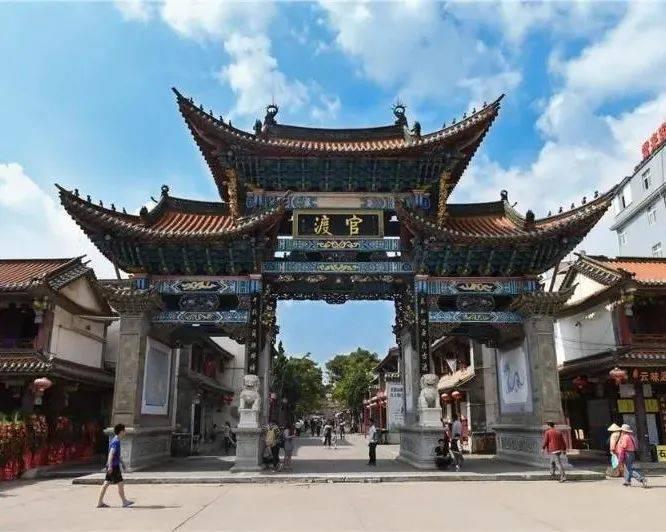 张佳宁新剧《小城故事多》开播，饰演音乐才女穆笛